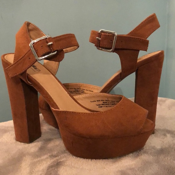 Brown Mossimo heels - Picture 1 of 2